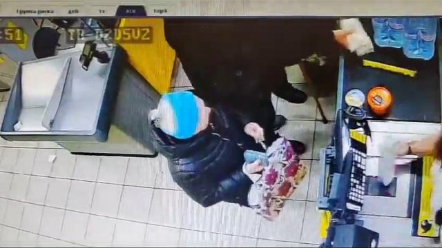 Чижик. Очередная бабушка - одуванчик, которая "забыла" оплатить товар...... смотреть онлайн