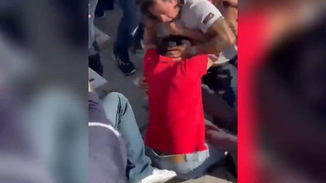 Sergio Perez crashes out of Mexican GP, Red Bull and Ferrari fans fight смотреть онлайн