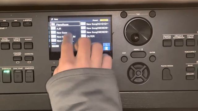 HOW TO save your songs/recordings on the DGX-670 смотреть онлайн