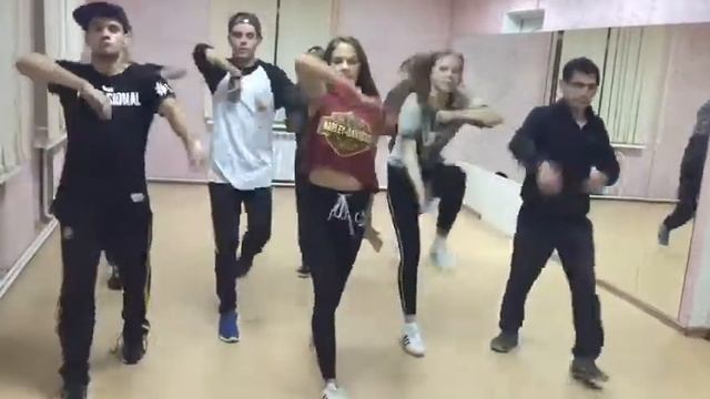 Движуха идёт на треню!! смотреть онлайн
