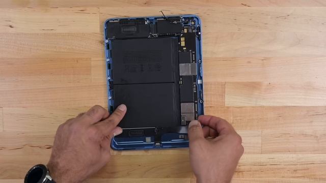 iFixit Tears Down the Baffling iPad 10! смотреть онлайн