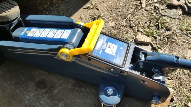 Подкатной домкрат Biloxxi GTJ2000 на 2 тонны смотреть онлайн