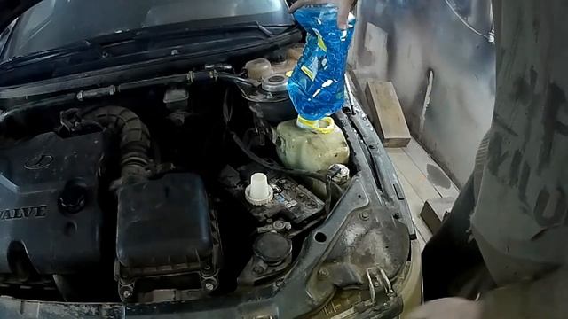 ВАЗ-2112 Ремонт! омыватель заливаем по инструкции! смотреть онлайн