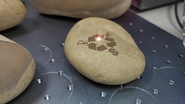 Лазерная гравировка камня, параметры и нюансы! Laser engrave stone (rock) смотреть онлайн