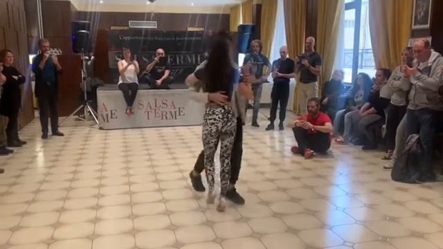 Kizombaterme 2019 - Giuseppe Andrea & Giulia - Stage di Kizomba Fusion - Kizombaterme 2019 смотреть онлайн