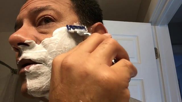 Gillette Mach3 v. Mach3 Turbo | Day 4 #ShaveWars смотреть онлайн