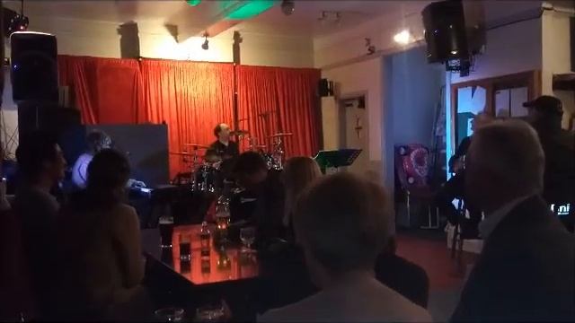 Mick & Odie - The Rising Sun Pub смотреть онлайн