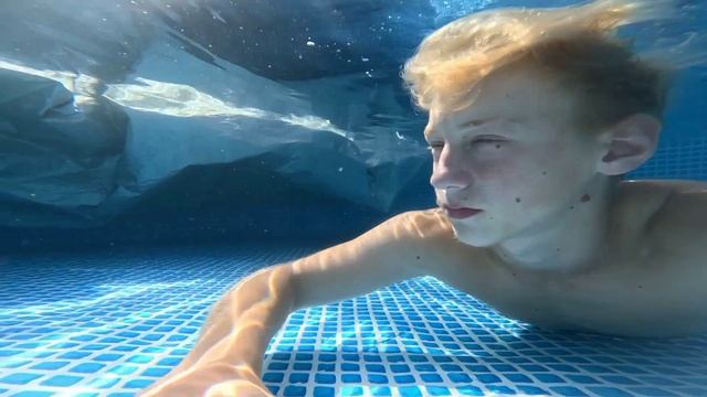 красивое видео вод прозрачной водой в бассейне видео на Goprohero11black