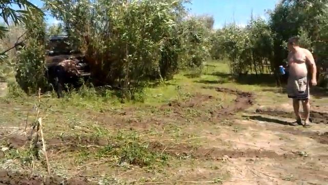 Покатушки на берегу Туры УАЗ на брюхе смотреть онлайн