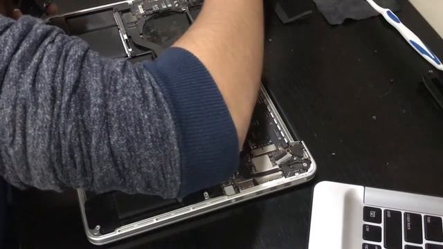 MacBook Pro 13” 2013 Thermal Paste Replacement смотреть онлайн