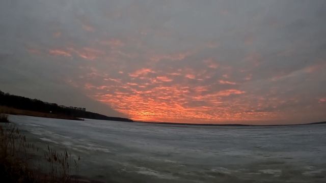 Красивый пятничный закат на озере Сенеж.22 апреля 2022 года. смотреть онлайн