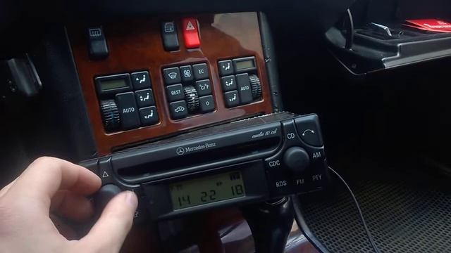 Mercedes - Benz Audio 10 CD AUX 3.5mm аукс смотреть онлайн