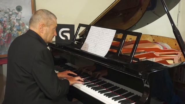 In Memoriam: HM Queen Elizabeth II - MILONGA DEL ANGEL (Astor Piazzolla) played by Gareth Giles смотреть онлайн