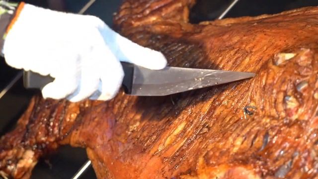 姥爷过大寿，猴哥又请来大厨“烤全羊”，滋滋冒油，全家人啃爽了！【胖猴仔】 смотреть онлайн