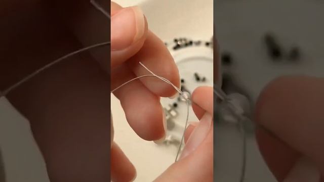 Простое кольцо из бисера своими руками ✨ смотреть онлайн