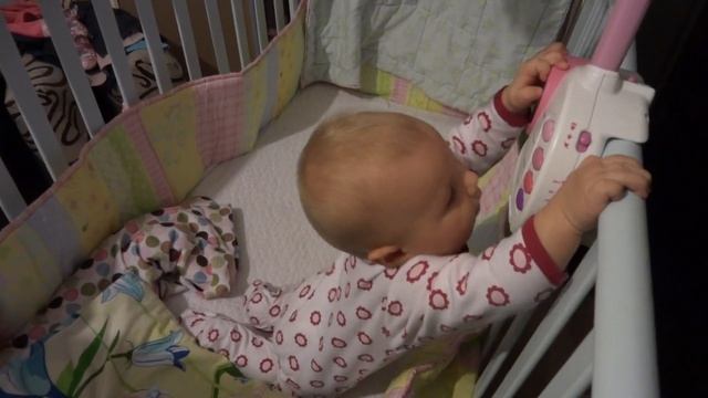 Первый раз встала в кроватке! смотреть онлайн