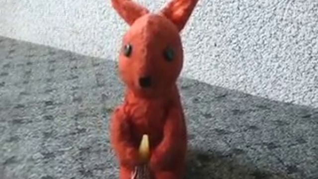 Заводная игрушка "Заяц с морковкой", СССР, 50-е годы ХХ века смотреть онлайн