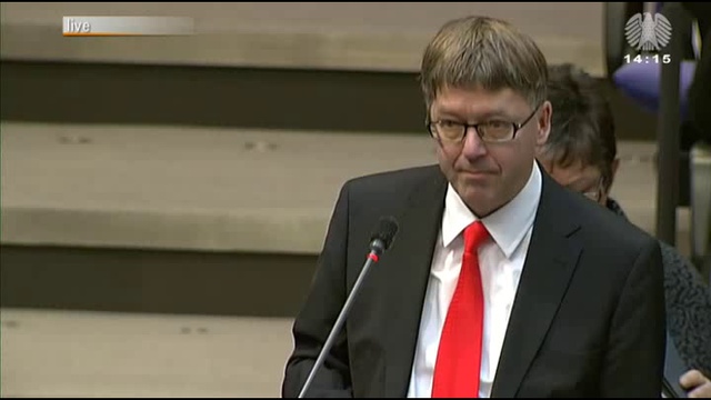 "(Ich habe) eine (ehrenwoertliche) Erklaerung (abgegeben), und kein Ehren wort." Gutten... смотреть онлайн