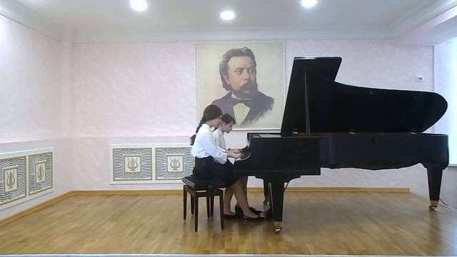 Богомолова Мария - Харитонова Ульяна. А. Аренский Фуга на тему "Журавель" смотреть онлайн