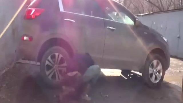 Как поменять зимнюю резину на летнюю за 2 минуты смотреть онлайн