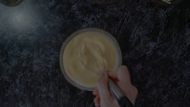 Омлет на сковороде с колбасой и сыром! смотреть онлайн