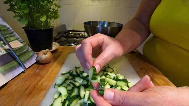 Дневник питания ? | Что я ем и худею | Салат с огурцами | Не делайте его!!! смотреть онлайн