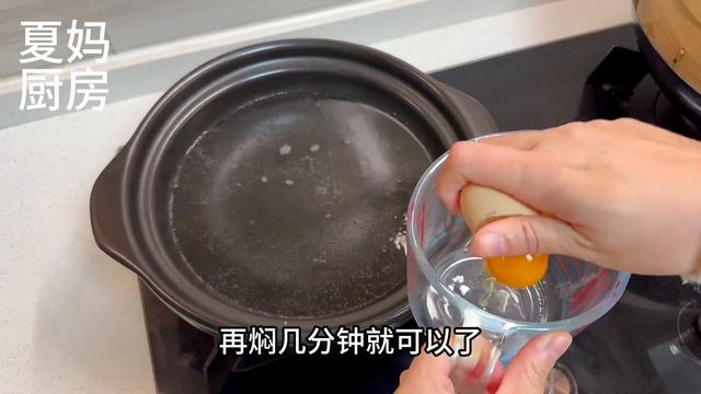 今天的早餐蒸香辣菜包子，小朋友都喜欢的红豆卷，简简单单又好吃 смотреть онлайн