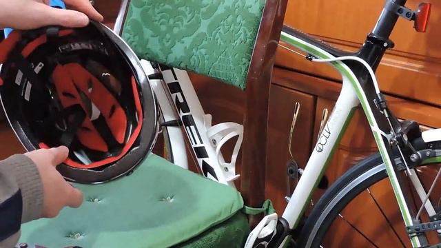 Закрепление универсальных сменных подкладок в велошлем GIRO-GIANDU.