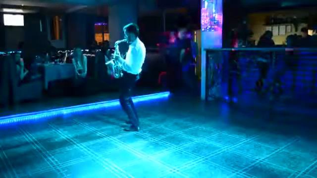 Саксофонист в Одессе Phil Collins смотреть онлайн