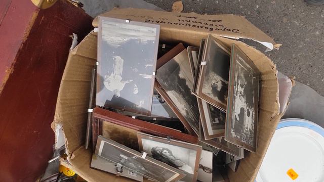 11 09 2022 Казанская барахолка Парк Карима Тинчурина Товар от Пакаиестова Славы Рамки и фотографии смотреть онлайн