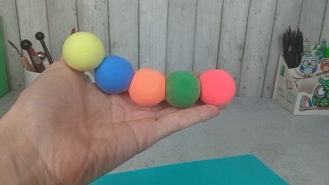 Урок 3. Большой, бесплатный курс лепки для детей. Лепим гусеничку, червячков, погремушку. смотреть онлайн