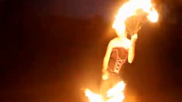Света "FireFO}{" с веерами.wmv смотреть онлайн