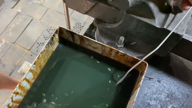 Нож из ламината 95х18 и Р6м5 часть-1 , ковка клинка смотреть онлайн