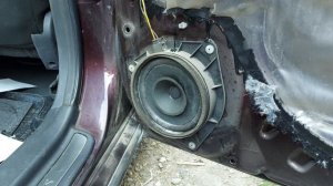 Замена штатных динамиков в автомобиле TOYOTA AVENSIS на DL AUDIO RAVEN 165