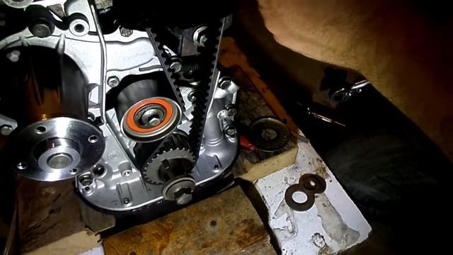 РЕМОНТ ДВС 122 Натягиваем ремень ГРМ двигателя Джили МК копия двигателя TOYOT A4 FE смотреть онлайн