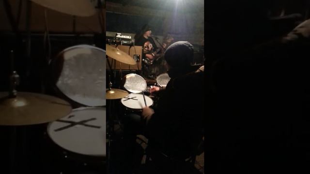 Лёха Хой и группа "P.O.D.V.A.L." - Рыбалка (репетиция в гараже) смотреть онлайн