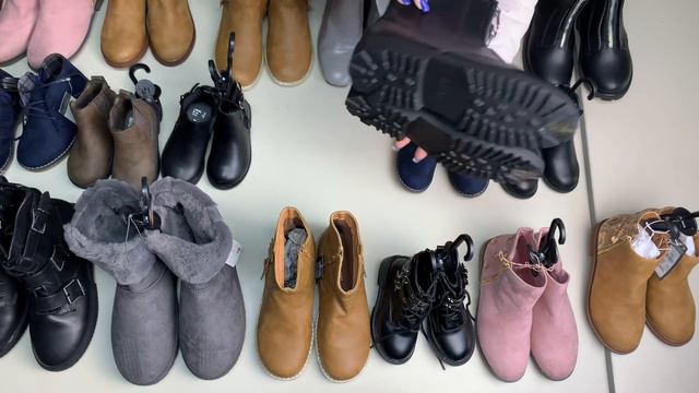 Лот 1263. Дитяче взуття primark. Вага лоту 8,35кг. Ціна 11,9 €\кг. смотреть онлайн