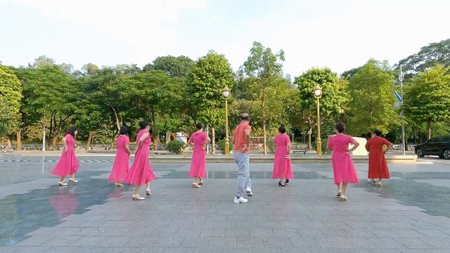 LOVE'S TANGO LINE DANCE