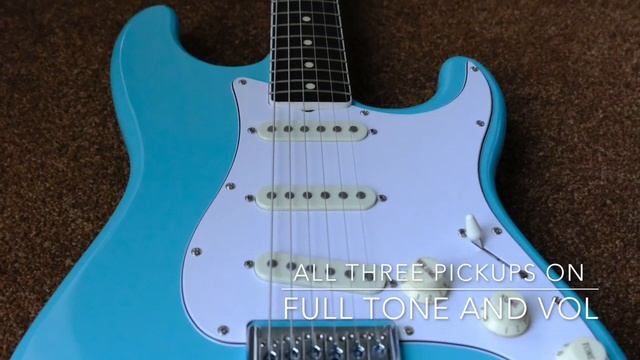 Allparts Fender Licensed Bound Neck Hardtail Stratocaster Daphne Blue Fender Bootstrap Pickups смотреть онлайн
