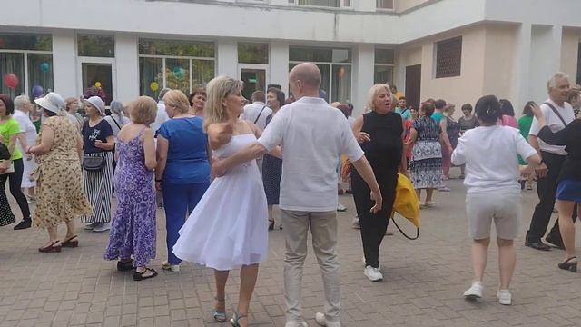 03.07.2023.Цвела Черёмуха.В Гомельском парке. смотреть онлайн