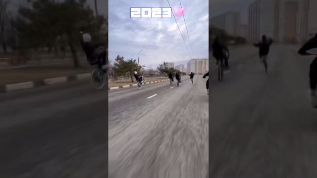 Три года прошло, а я так же люблю валить на заднем #nwb #стрит #wheelie #вили #рекомендации смотреть онлайн
