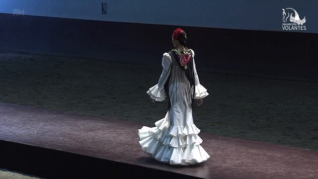 Moda Flamenca. Marina Moda Flamenca - CABALGANDO ENTRE VOLANTES 2023 (Desfile 09).