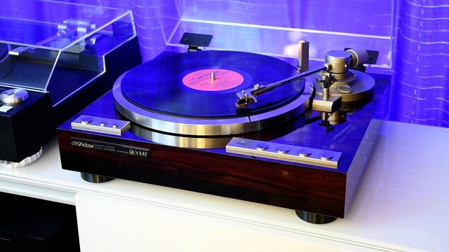 Проигрыватель винила Victor QL-Y44F (2) смотреть онлайн