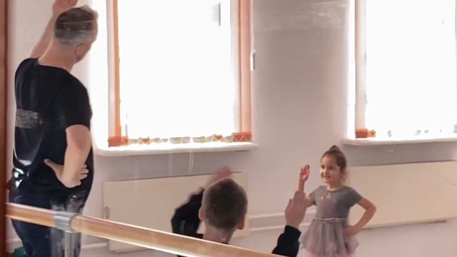 Танцы в кружке, дворовые песни. смотреть онлайн