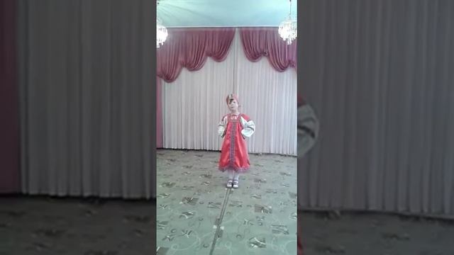 Пошла млада за водой.русская народная песня.поет Аглая Свиридова смотреть онлайн