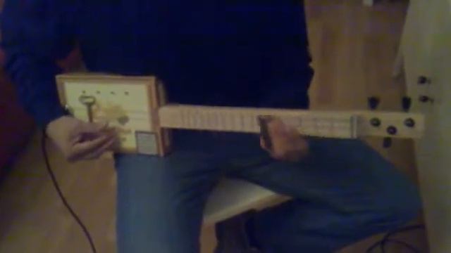 JOHN AJAFIKA (playing cigar box guitar) смотреть онлайн