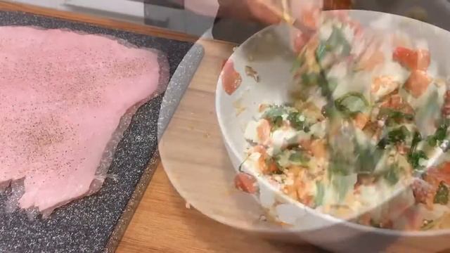ШИИИКАРНЫЙ РУЛЕТ ИЗ ИНДЕЙКИ С ФЕТОЙ И ШПИНАТОМ смотреть онлайн