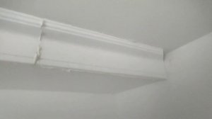 Как наклеить потолочные плинтуса на стены по покрашенному потолку.