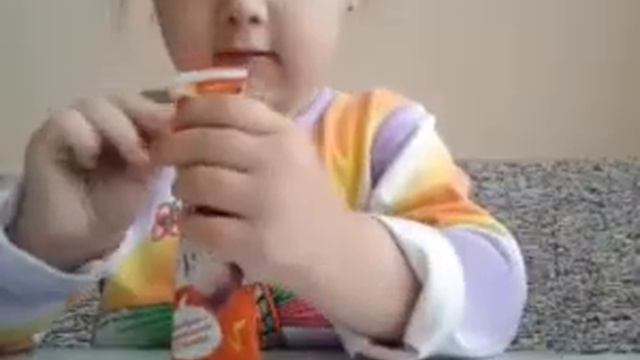 Джони, Джони ес папаMi Mi Mila кушает конфеты. смотреть онлайн