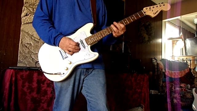 Clean Gain Squier Mustang w/GFS Brighton Rock Pups смотреть онлайн